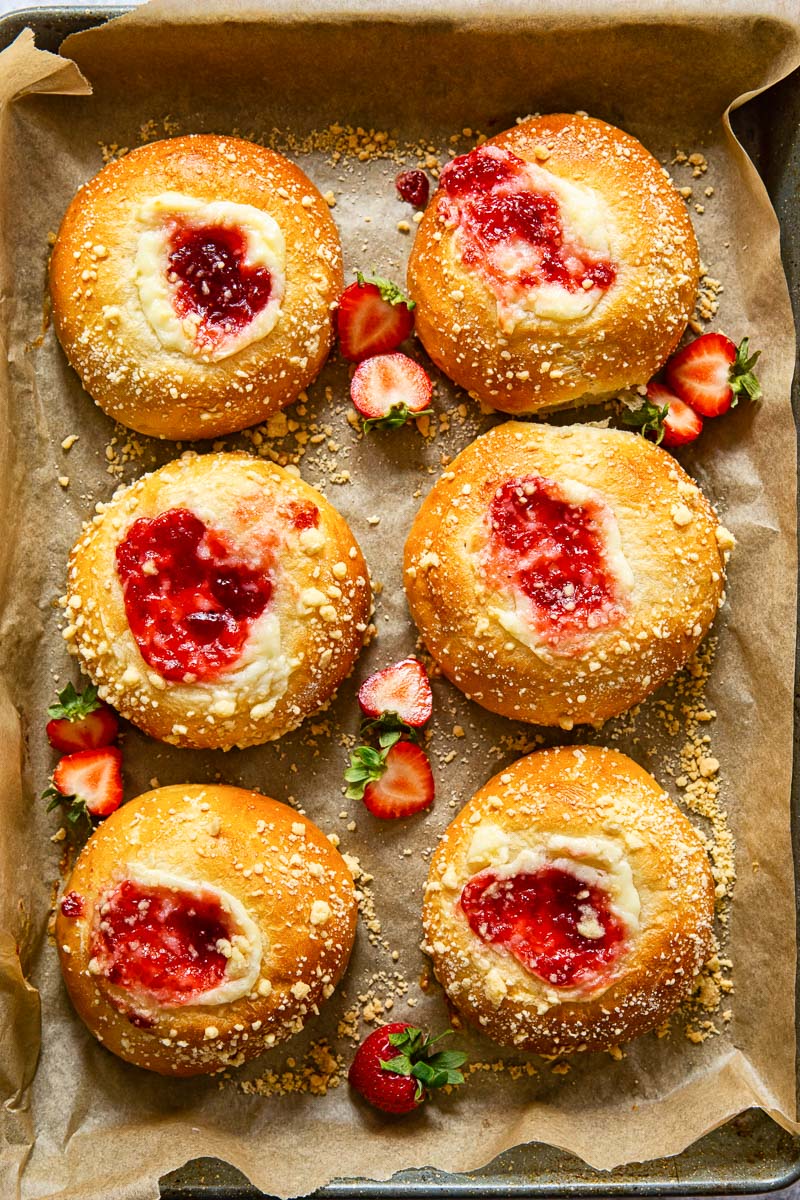 The Dash Everyday Stand Mixer & My Strawberry Cheesecake Cupcake