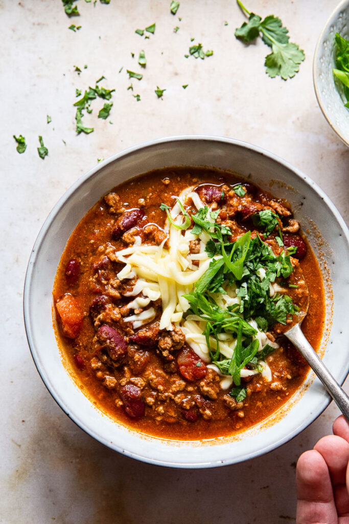 Crowd Pleasing Chili Recipe - Vikalinka