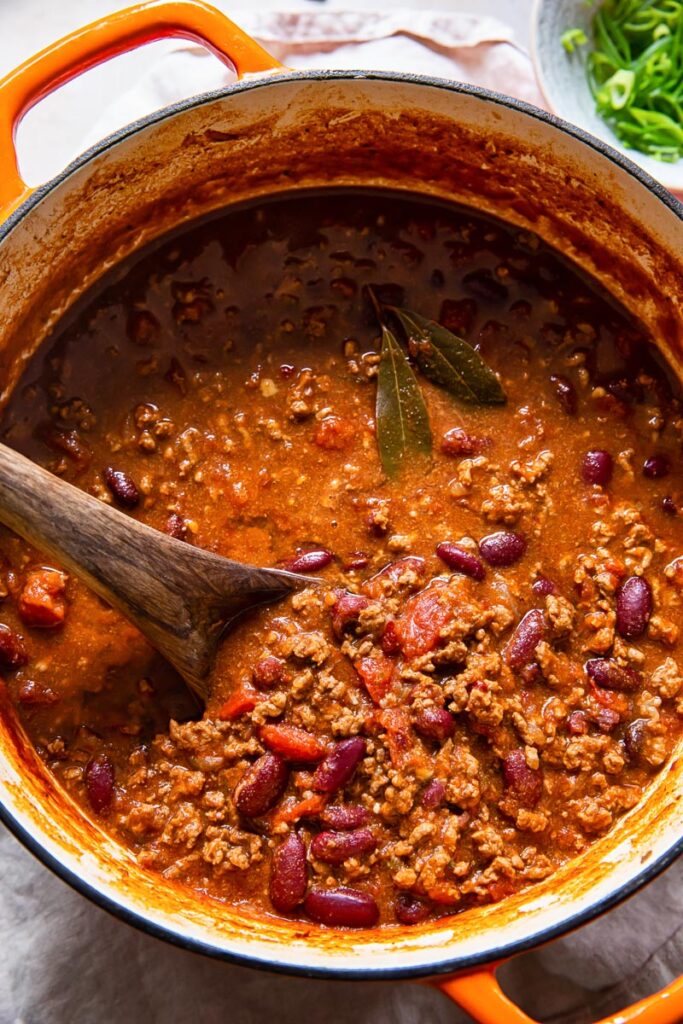 Crowd Pleasing Chili Recipe - Vikalinka