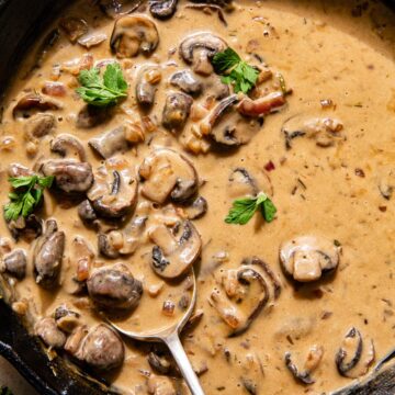 mushroom sauce in black pan