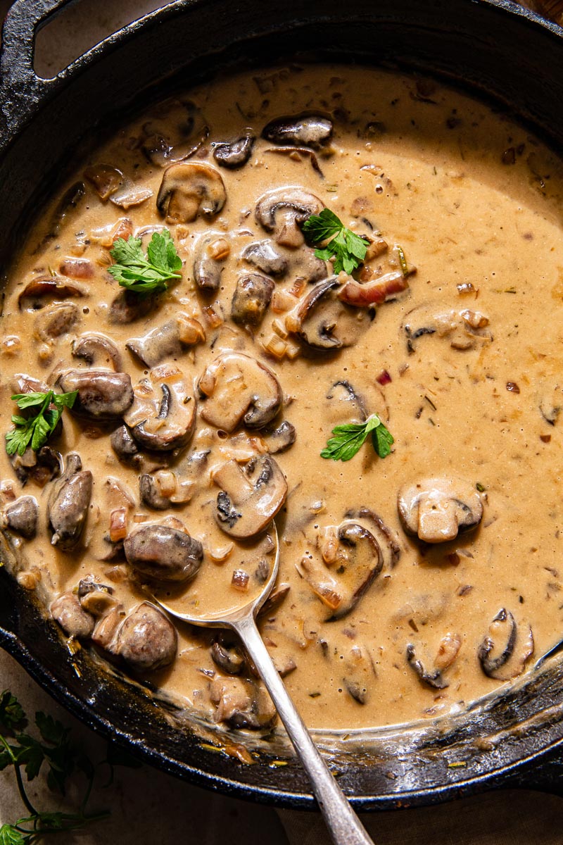 mushroom sauce in black pan
