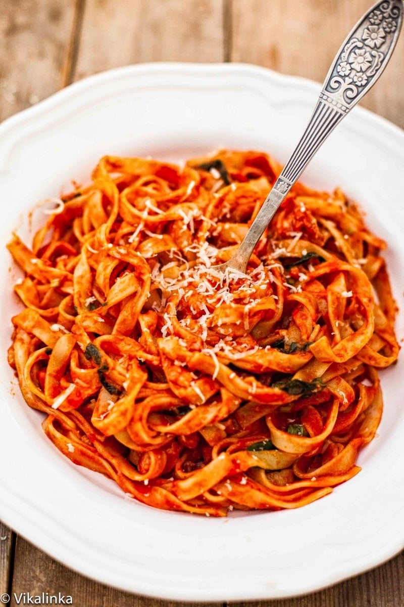 pancetta pasta with tomato sauce