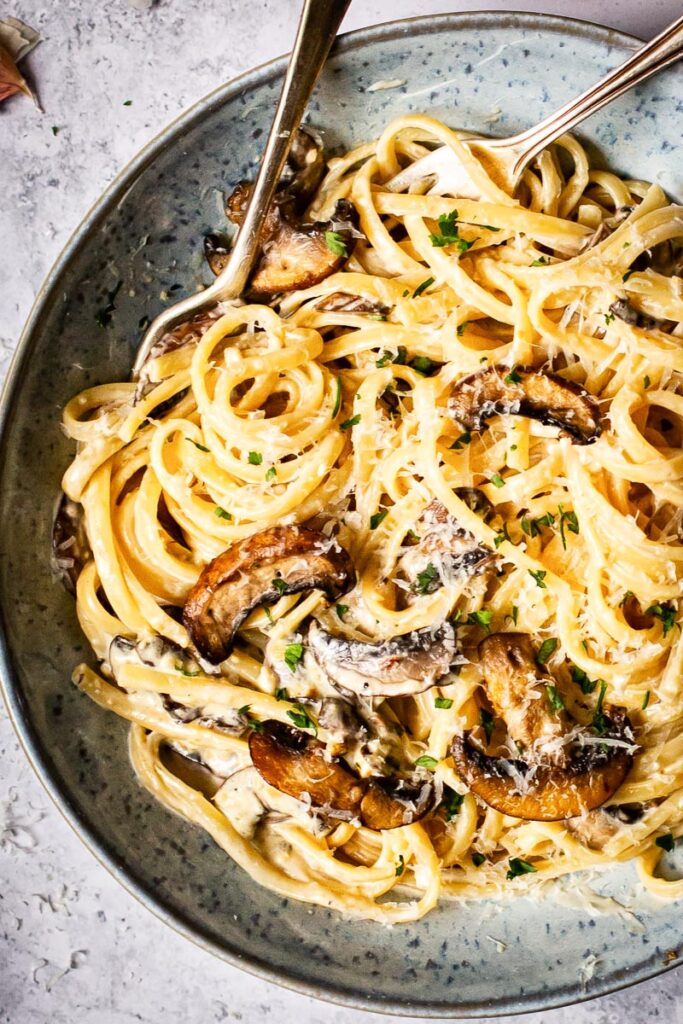 https://vikalinka.com/wp-content/uploads/2021/02/Truffle-Oil-Pasta-1-683x1024.jpg