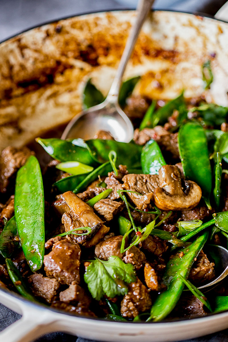 Beef, Mushroom and Snow Pea Stir Fry - Vikalinka