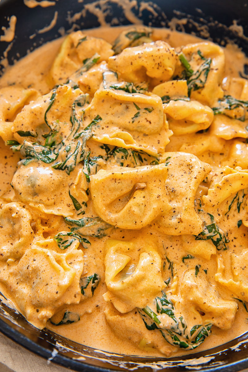 Tortelloni with Creamy Tomato Sauce and Spinach - Vikalinka