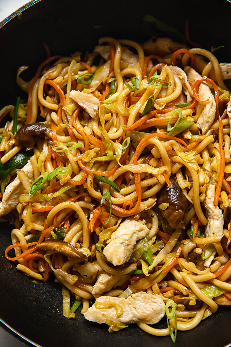 udon noodles with chicken and mushrooms