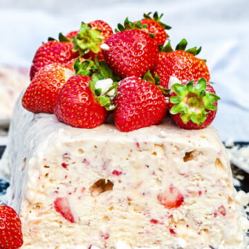 Side view of eton mess semifreddo