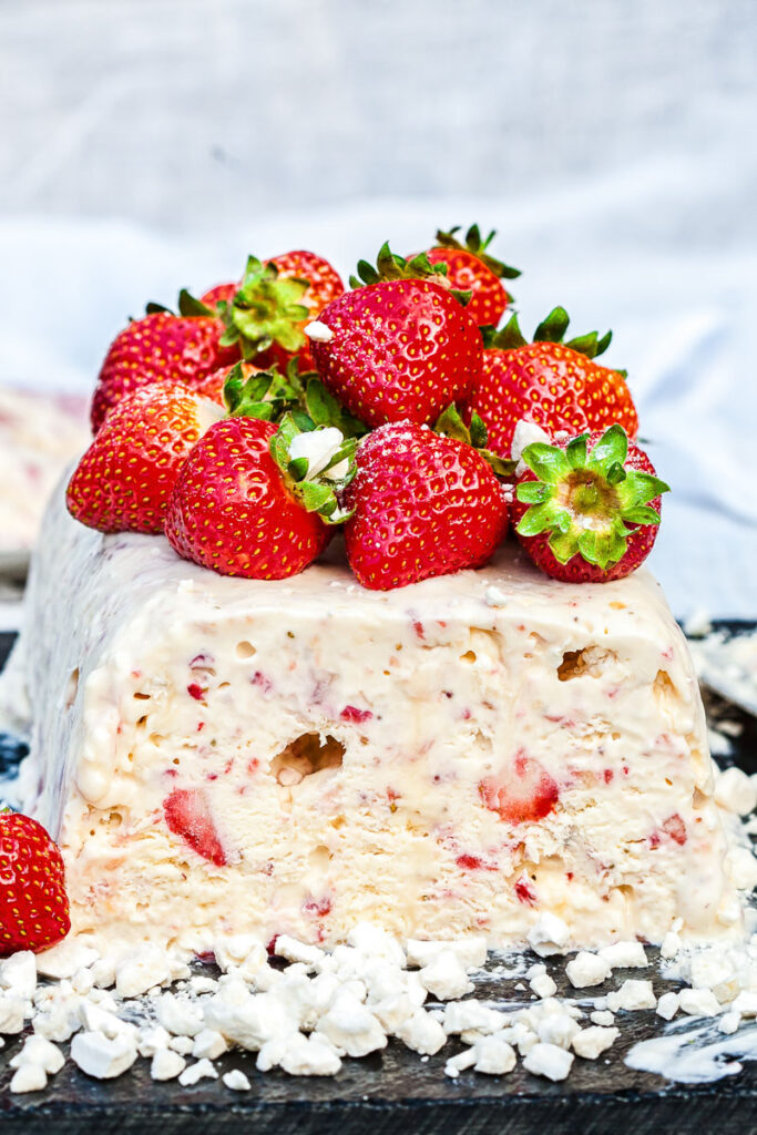 Side view of eton mess semifreddo