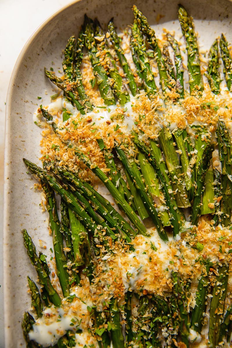 asparagus with white sauce and breadcrumbs