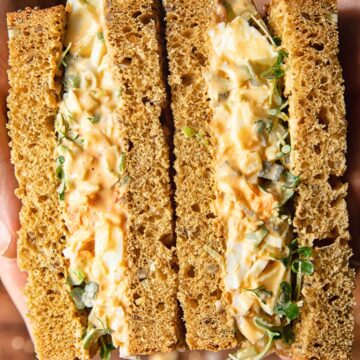 cut in half egg salad sandwich