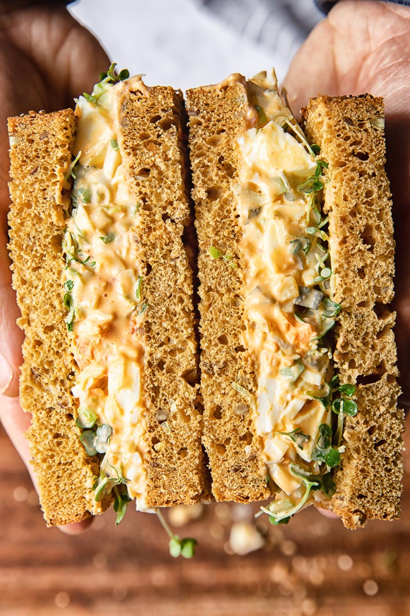 cut in half egg salad sandwich