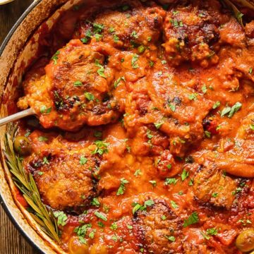 top down of chicken cacciatore in a pan