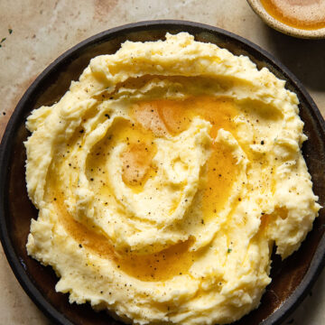 Top down of a plate of mashed potatoes