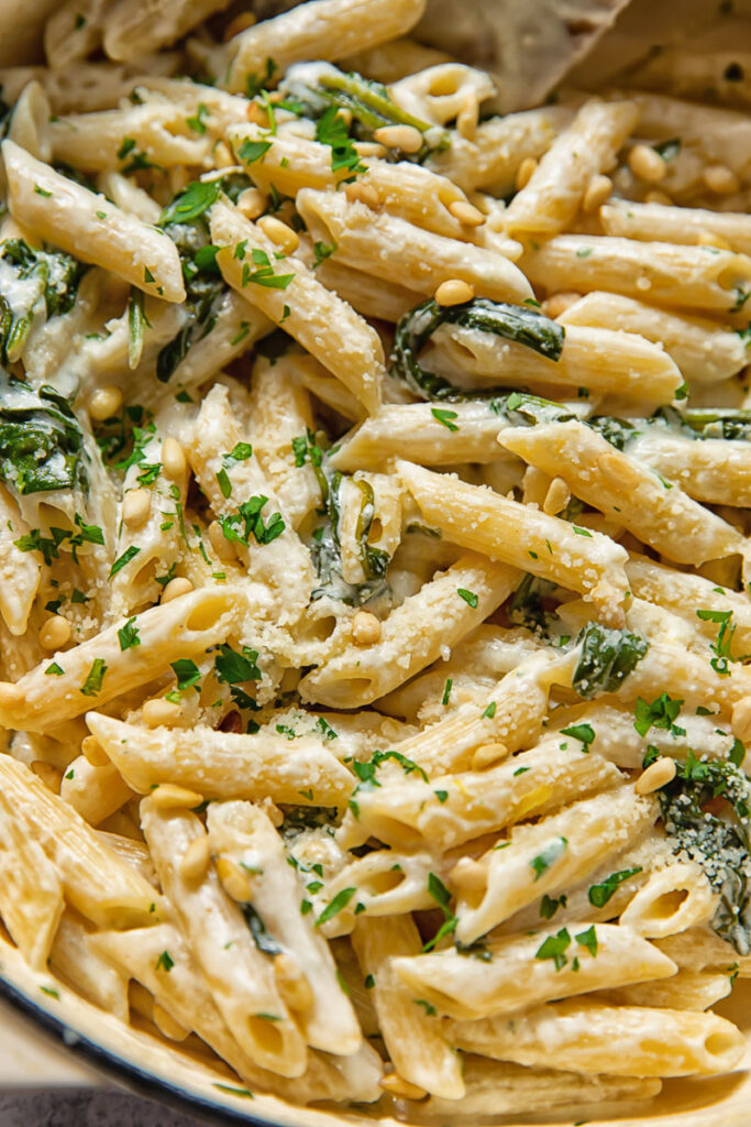 Goat Cheese Pasta With Spinach And Pine Nuts - Vikalinka