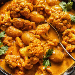 cast iron pan with potato cauliflower tikka masala