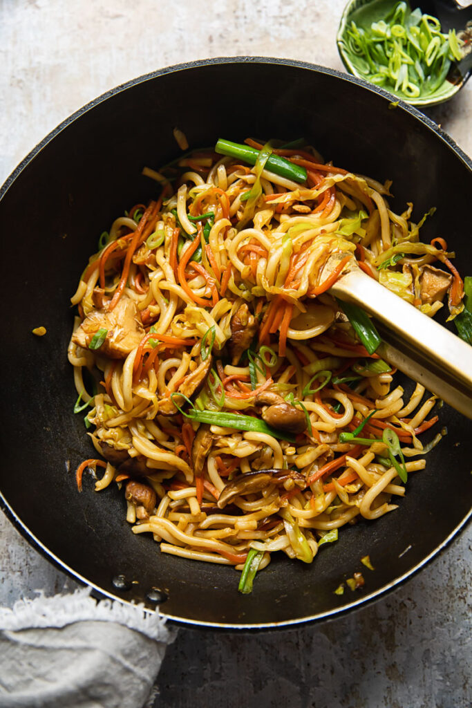 Vegetarian Yaki Udon (Japanese fried noodles) - Vikalinka