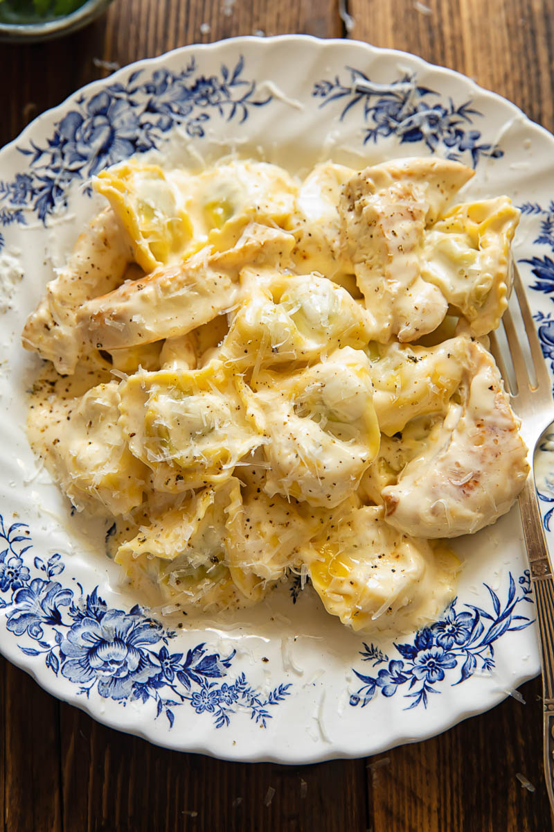 Chicken Tortellini Alfredo - Vikalinka