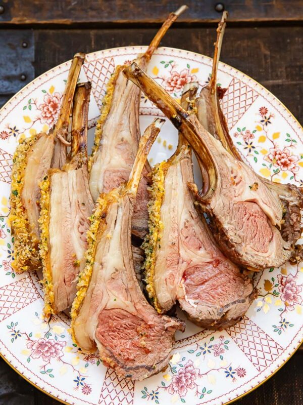 Rack of lamb pieces roasted with breadcrumbs on a plate