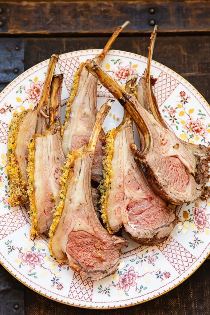 Rack of lamb pieces roasted with breadcrumbs on a plate
